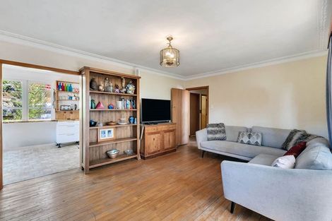 Photo of property in 102 Sunnyside Road, Sunnyvale, Auckland, 0612