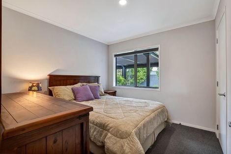 Photo of property in 122 Pohutukawa Place, Waiwhakaiho, New Plymouth, 4312