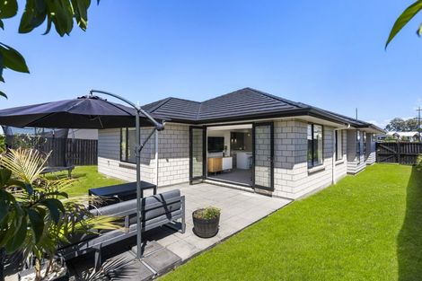 Photo of property in 50 Taikura Avenue, Red Beach, 0932