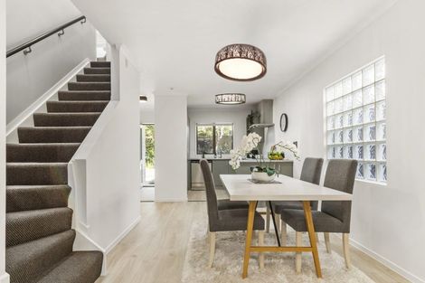 Photo of property in 27 Verdale Circle, Glen Eden, Auckland, 0602