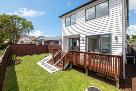 Photo of property in 49a Meadowood Drive, Unsworth Heights, Auckland, 0632