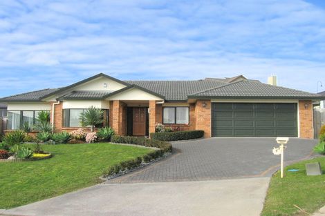 Photo of property in 6 Gilnockie Close, East Tamaki Heights, Auckland, 2016