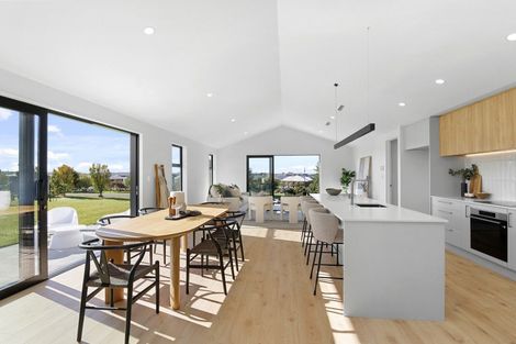 Photo of property in 14 Village Green Drive, Huntingdon, 7774