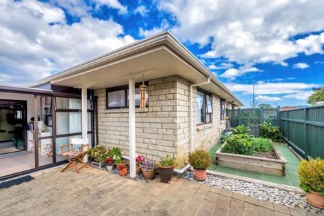 Photo of property in 15 Oriwa Street, Waikanae, 5036