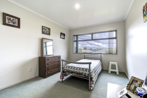 Photo of property in 22 Hollinger Place, Nawton, Hamilton, 3200