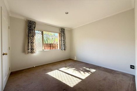 Photo of property in 17 Parkcrest Drive, Henderson, Auckland, 0612