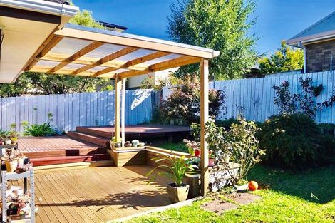 Photo of property in 5 Newington Road, Henderson, Auckland, 0612