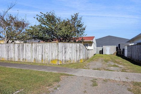 Photo of property in 4 Tannahill Street, Hawera, 4610