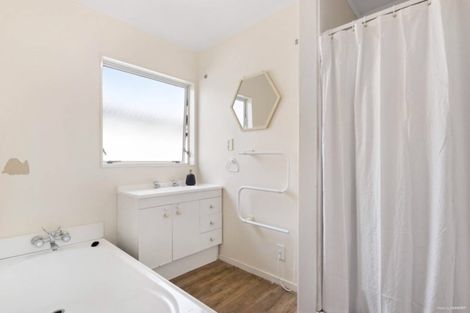 Photo of property in 118b Colwill Road, Massey, Auckland, 0614