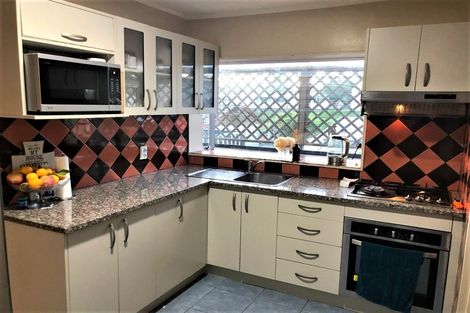 Photo of property in 25 Meadowvale Rise, Titirangi, Auckland, 0604