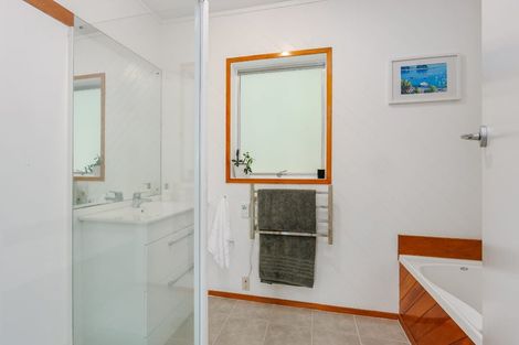 Photo of property in 1/4 Acacia Road, Torbay, Auckland, 0632
