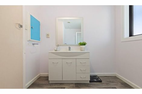 Photo of property in 100 Prestons Road, Redwood, Christchurch, 8051