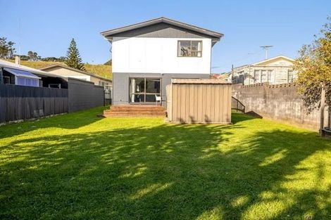 Photo of property in 84 Pioneer Road, Moturoa, New Plymouth, 4310