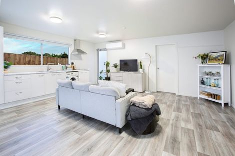Photo of property in 5 Elliston Crescent, Stanmore Bay, Whangaparaoa, 0932