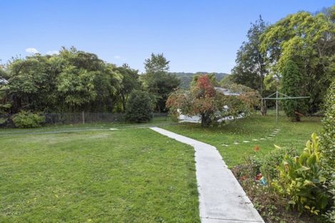 Photo of property in 135 Hine Road, Wainuiomata, Lower Hutt, 5014