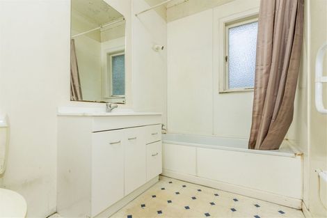 Photo of property in 2/55 Aramoana Avenue, Devonport, Auckland, 0624
