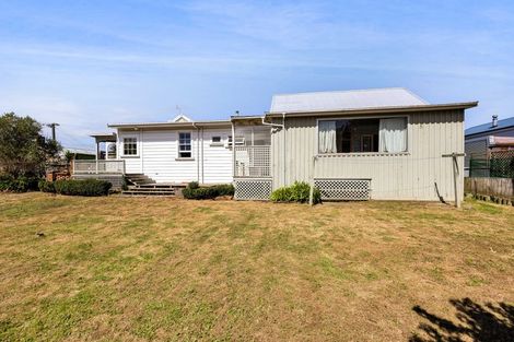 Photo of property in 5 Tawhiti Road, Hawera, 4610