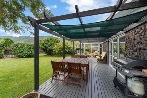 Photo of property in 3 Rewarewa Crescent, Waikanae, 5036