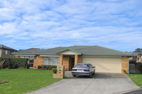 Photo of property in 4 Gilnockie Close, East Tamaki Heights, Auckland, 2016