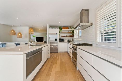 Photo of property in 8 Alfred Street, Northcote Point, Auckland, 0627