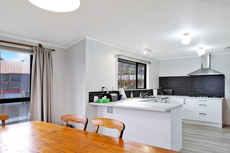 Photo of property in 40 Seymour Grove, Kingsley Heights, Upper Hutt, 5018