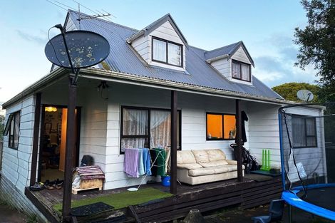 Photo of property in 21 Wattle Street, New Lynn, Auckland, 0600