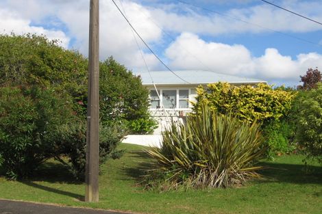 Photo of property in 14 Murray Road, Te Atatu Peninsula, Auckland, 0610