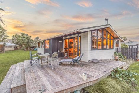 Photo of property in 95 Dunns Avenue, The Pines Beach, 7630