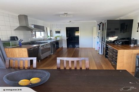 Photo of property in 72a Borich Road, Sunnyvale, Auckland, 0612