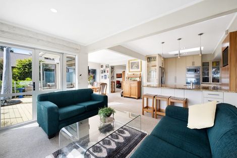 Photo of property in 33 Bleakhouse Road, Howick, Auckland, 2014