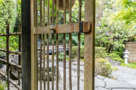 Photo of property in 412 Scenic Drive, Waiatarua, Auckland, 0612