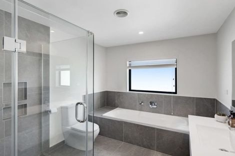 Photo of property in 26 Papa Orchard Drive, Kumeu, 0810