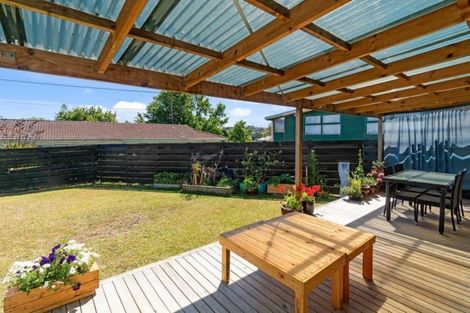 Photo of property in 17a/1 Tawa Road, Te Atatu Peninsula, Auckland, 0610