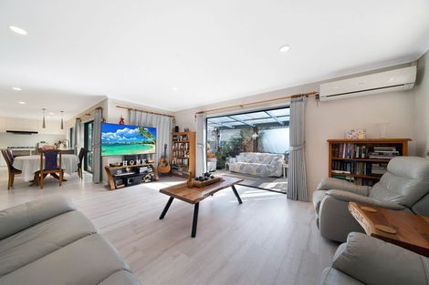 Photo of property in 37a Willerton Avenue, New Lynn, Auckland, 0600