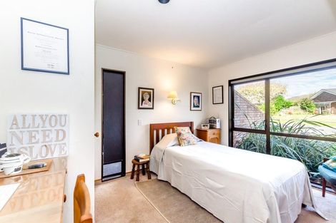 Photo of property in 1 Manu Grove, Waikanae, 5036