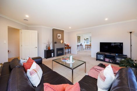 Photo of property in 23 Johnstone Drive, Fitzherbert, Palmerston North, 4410