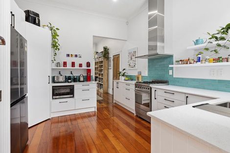 Photo of property in 17 Myrtle Crescent, Mount Cook, Wellington, 6021