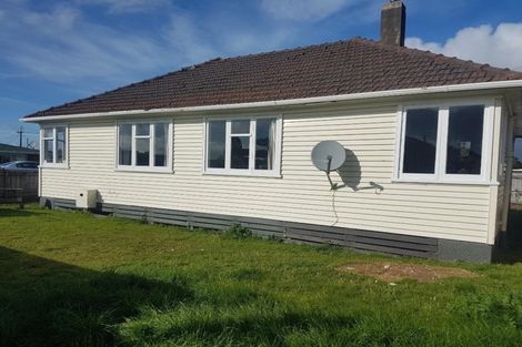Photo of property in 48 Omata Road, Marfell, New Plymouth, 4310