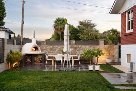 Photo of property in 180 Sandwich Road, St Andrews, Hamilton, 3200