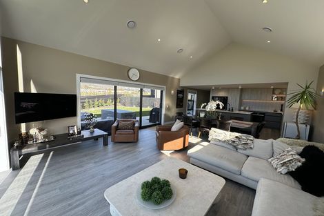 Photo of property in 10 Drysdale Road, Jacks Point, 9371
