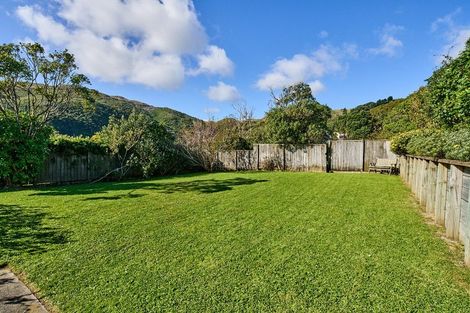 Photo of property in 41 Raroa Terrace, Tawa, Wellington, 5028