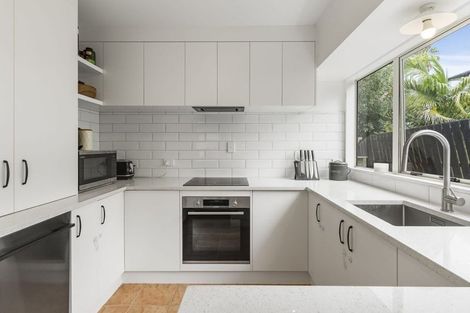 Photo of property in 16 Carillon Place, Massey, Auckland, 0614