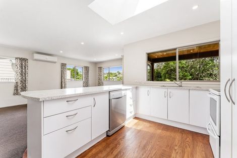 Photo of property in 52 D'oyly Drive, Stanmore Bay, Whangaparaoa, 0932