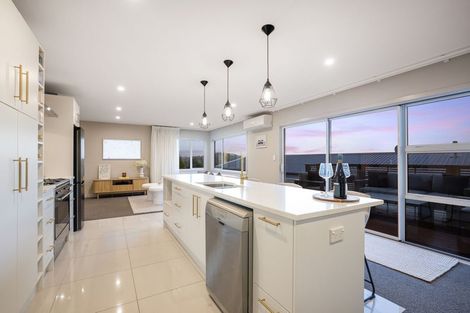 Photo of property in 48 Endeavour Drive, Whitby, Porirua, 5024