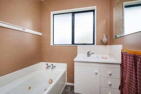 Photo of property in 28 Peppertree Glade, Kelvin Grove, Palmerston North, 4414