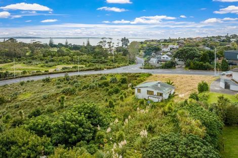 Photo of property in 1088 Beach Road, Torbay, Auckland, 0630