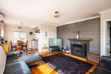 Photo of property in 6 Rarawa Place, Vogeltown, New Plymouth, 4310