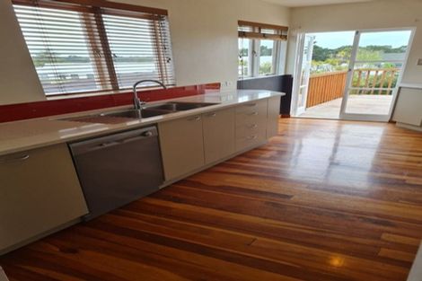 Photo of property in 30 Golf Road, New Lynn, Auckland, 0600
