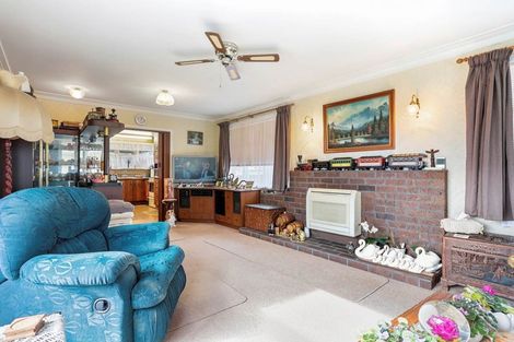 Photo of property in 37 Flanshaw Road, Te Atatu South, Auckland, 0610