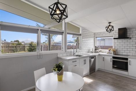 Photo of property in 5 Ngaio Place, Hawera, 4610